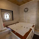 Palazzo Di Acqua Gasthuis 3*