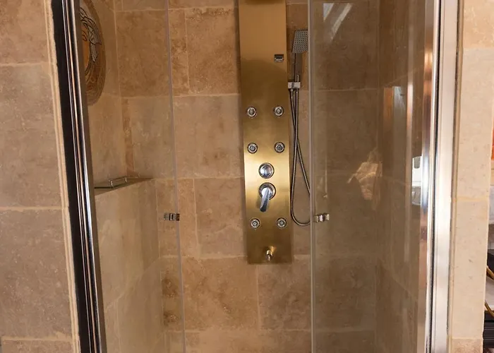 Konukevi Palazzo Di Acqua 3*